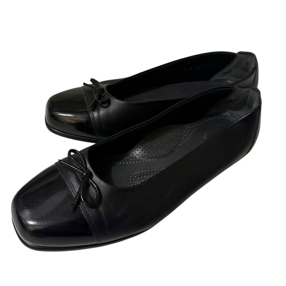 SAS Comfort Flats Sleek Design, a perfect choice for someone with a foot problem - Picture 3 of 13